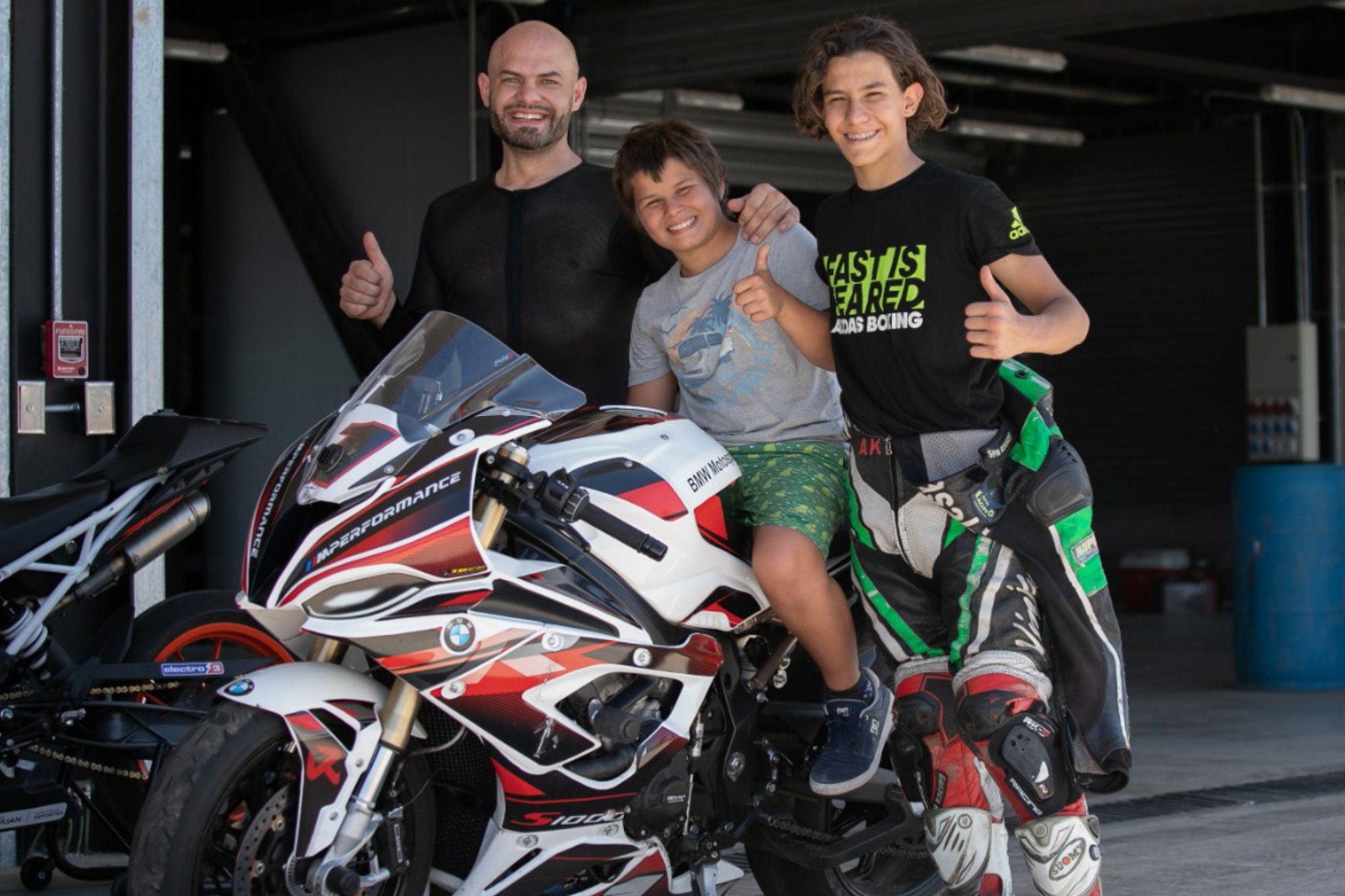 Padre e hijo, unidos por la pasión por las motos y la velocidad – La Excusa  Deportiva